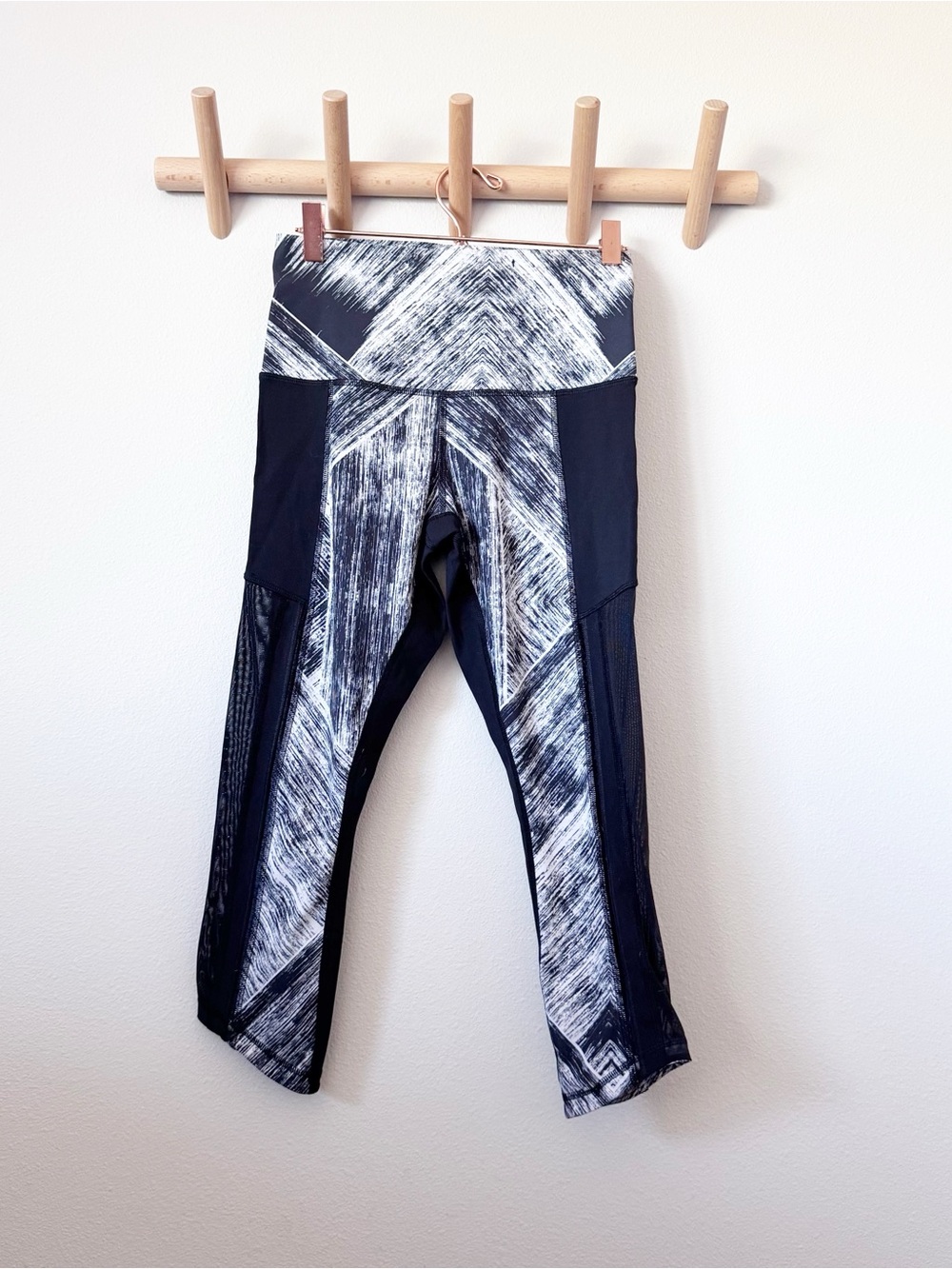 Lululemon Hot To Street Crop Mesh Leggings - Heat Wave Wht/Blk